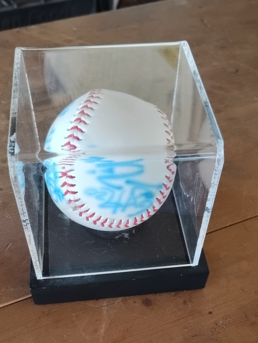 Autographed Baseballs In Cases - Picture 5 of 6